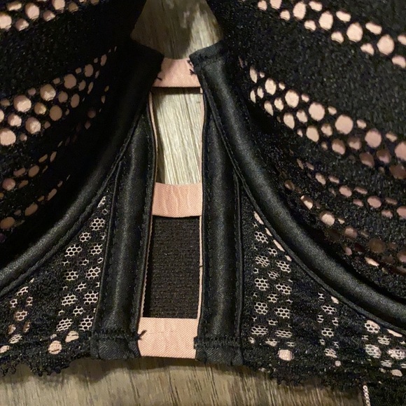 FINAL
PRICE NWT Black and Pink Victoria’s Secret Bra - Picture 3 of 9